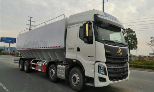 東風(fēng)柳汽前四后八散裝飼料運輸車 